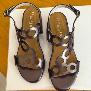 Atelier “dezi “ sandals in anthracite